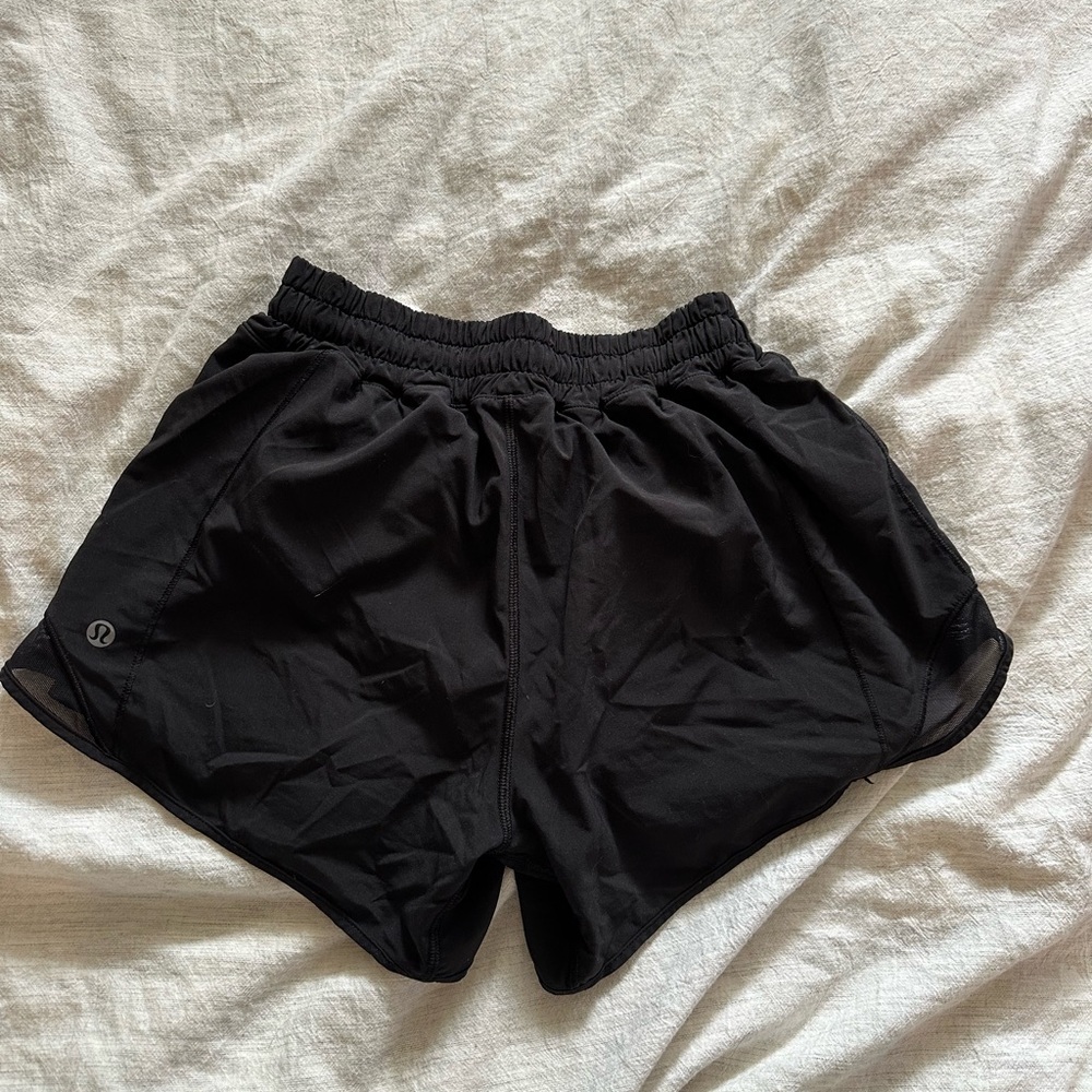 Lululemon hotty hot low rise lined short, 4", size 4